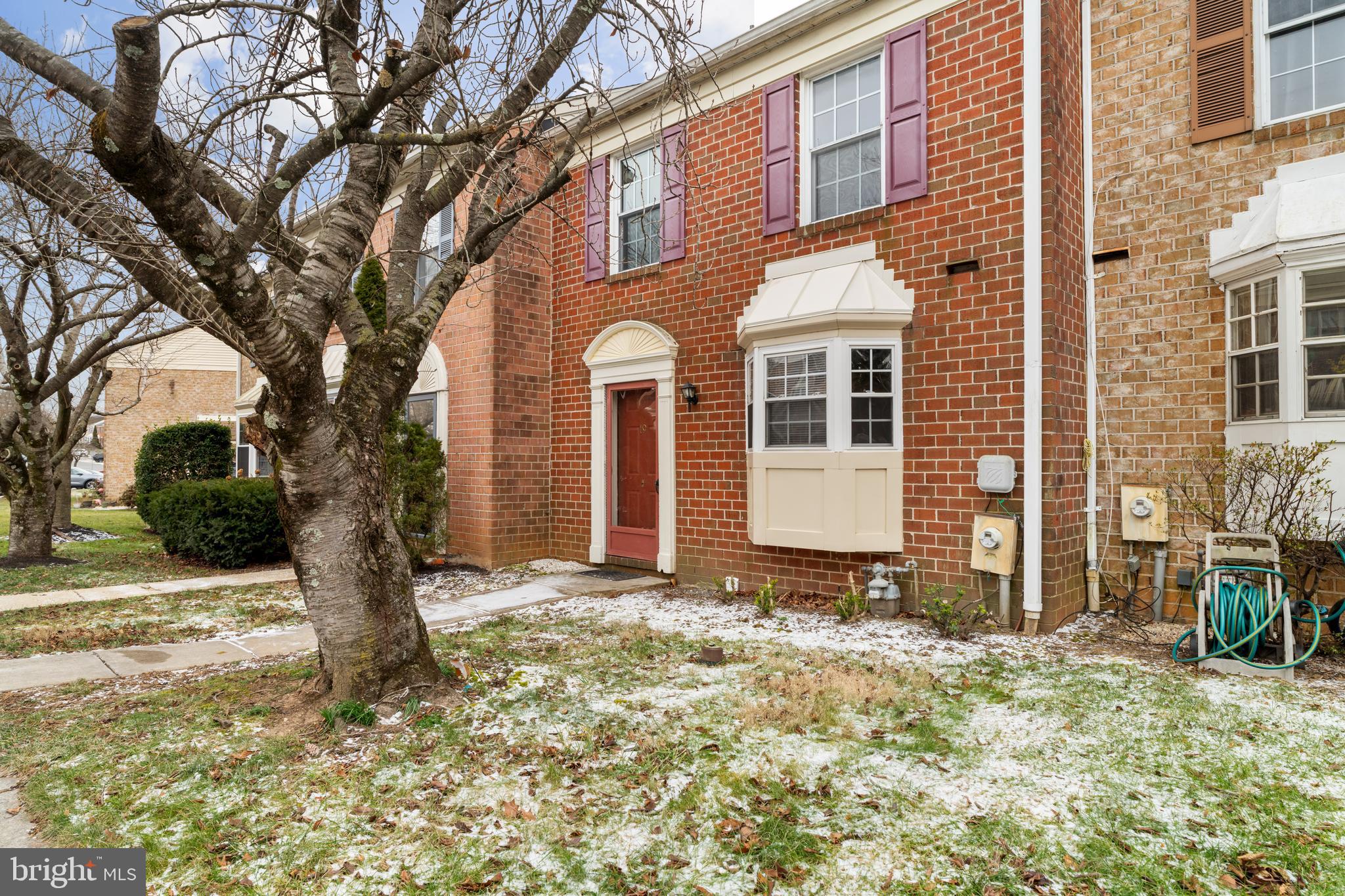 19 Spring Glen Court Cockeysville, MD 21030 - Photo 2 of 38 Level entrance