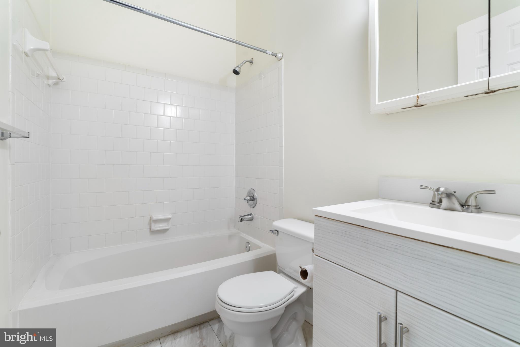 19 Spring Glen Court Cockeysville, MD 21030 - Photo 21 of 38 Main en suite Bath