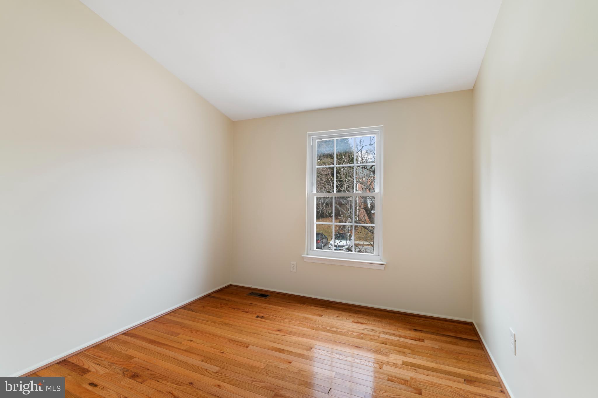 19 Spring Glen Court Cockeysville, MD 21030 - Photo 25 of 38 Bedroom 3