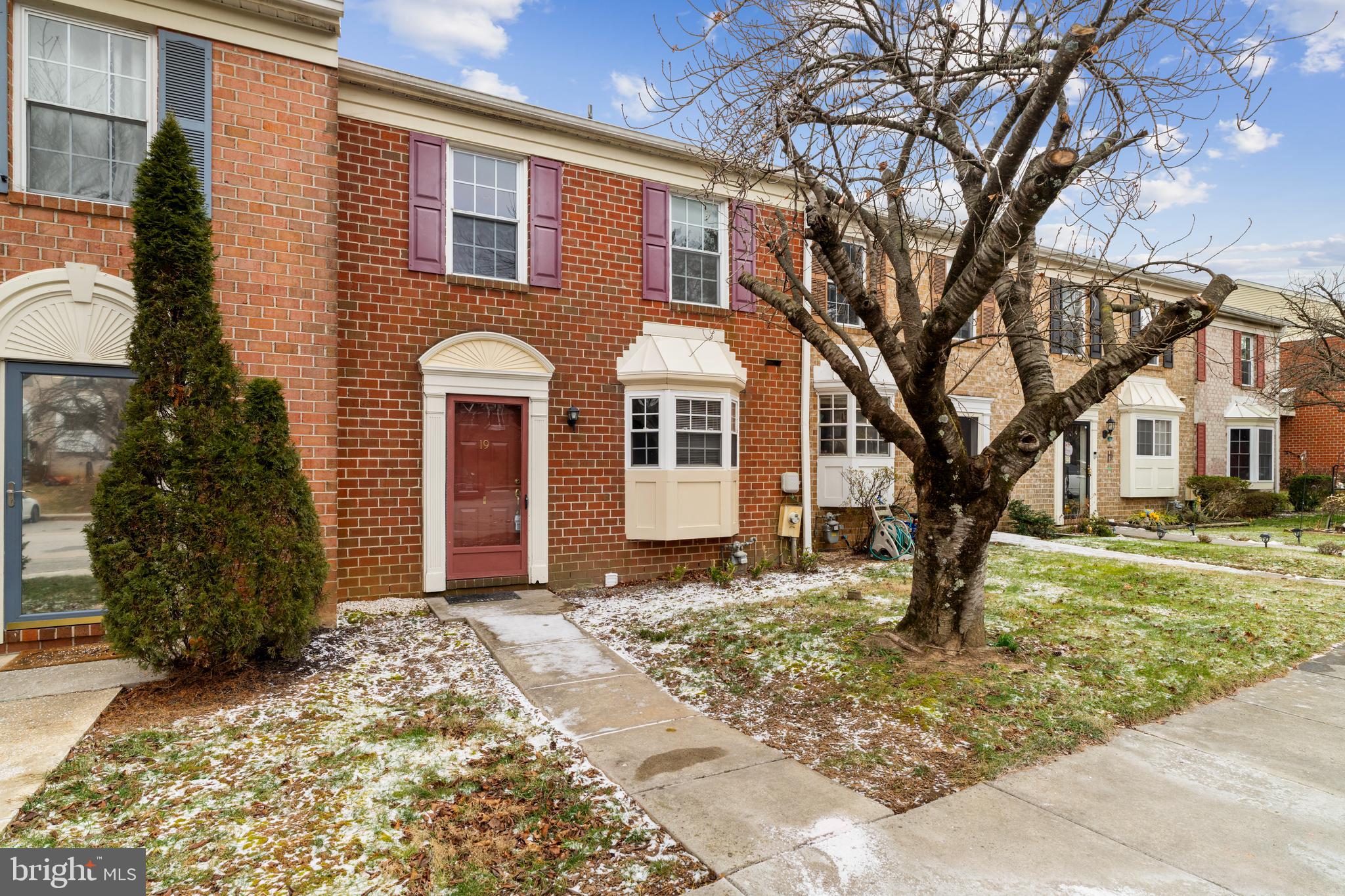 19 Spring Glen Court Cockeysville, MD 21030 - Photo 3 of 38 Easy walk to front door