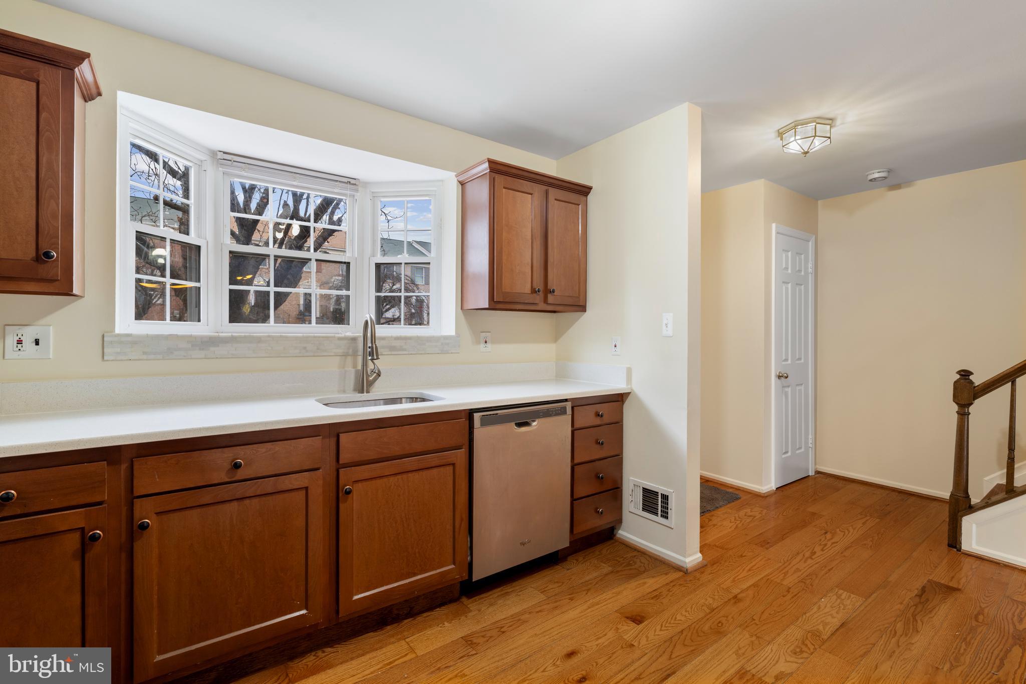 19 Spring Glen Court Cockeysville, MD 21030 - Photo 9 of 38 Bay window in Kitchen