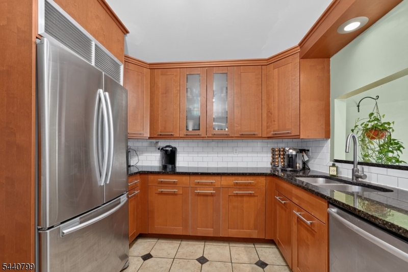 15 Kensington Road, Unit G Chatham, NJ 07928 - Photo 9 of 23