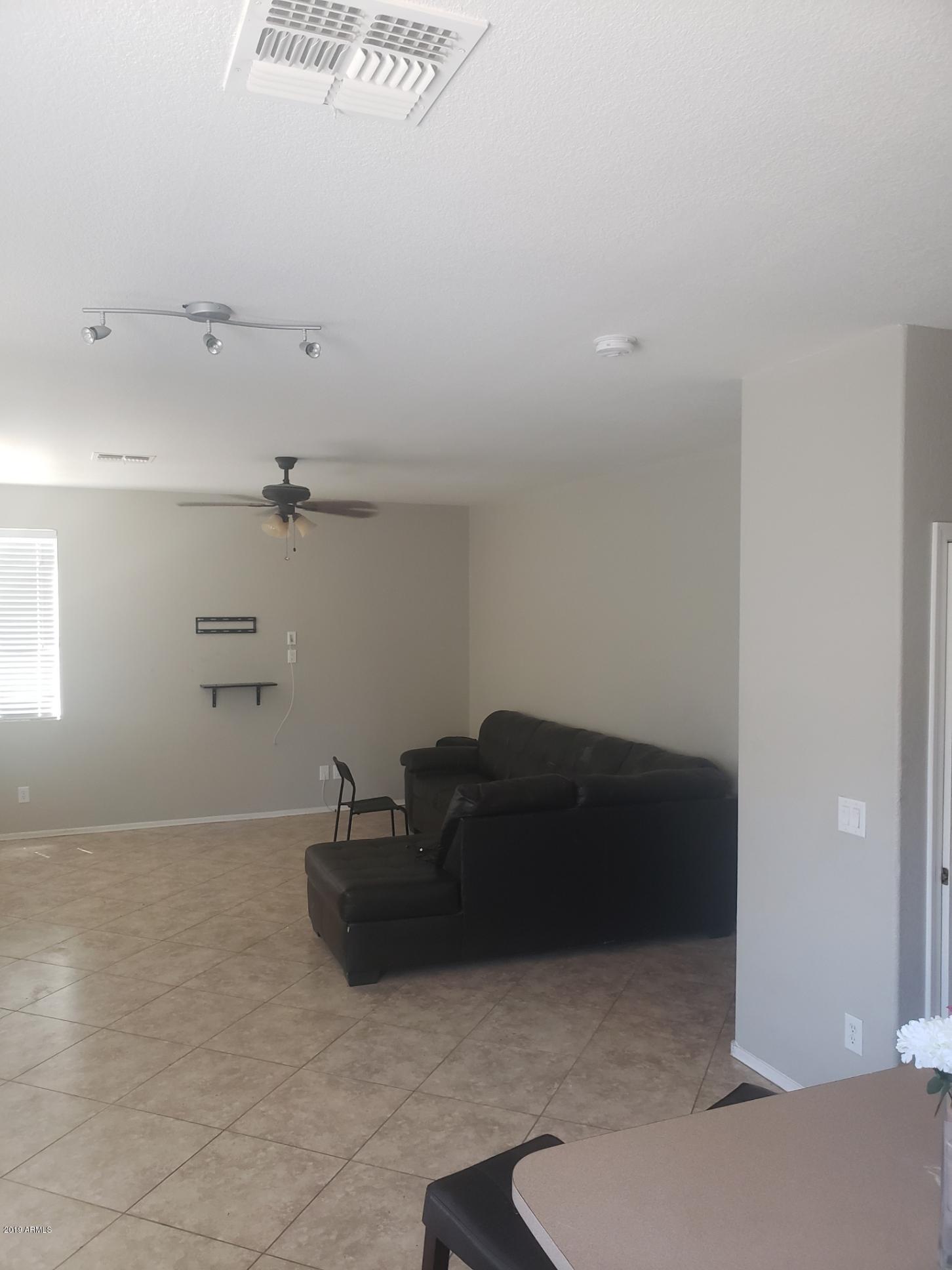 1007 East Grove Street Phoenix, AZ 85040 - Photo 4 of 12 C966BE2C-668D-4BF0-BCC4-97AB045FB314