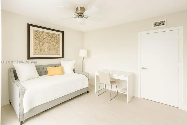 $4,250 | 5900 Collins Avenue, Unit 1405, Miami Beach, FL 33140