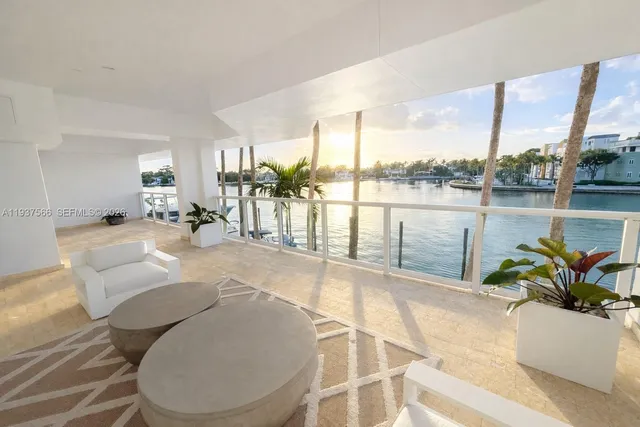 $4,250 | 5900 Collins Avenue, Unit 1405, Miami Beach, FL 33140