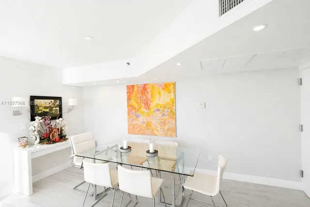 $4,250 | 5900 Collins Avenue, Unit 1405, Miami Beach, FL 33140