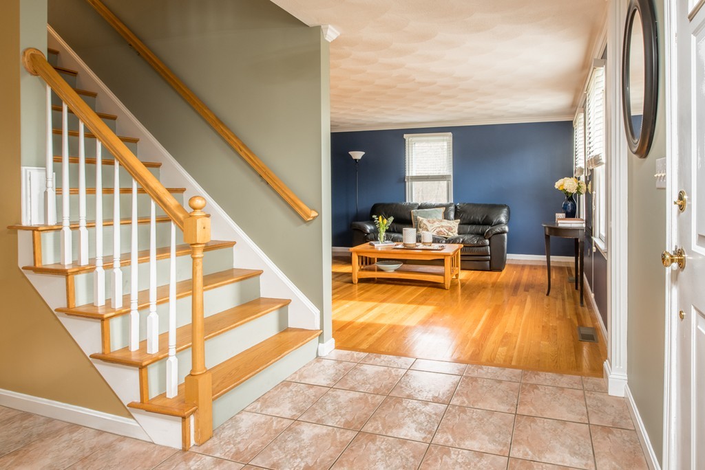 25 Noel Road Andover, MA 01810 - Photo 2 of 30 Gallery Image 2