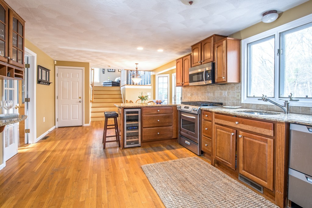 25 Noel Road Andover, MA 01810 - Photo 6 of 30 Gallery Image 6