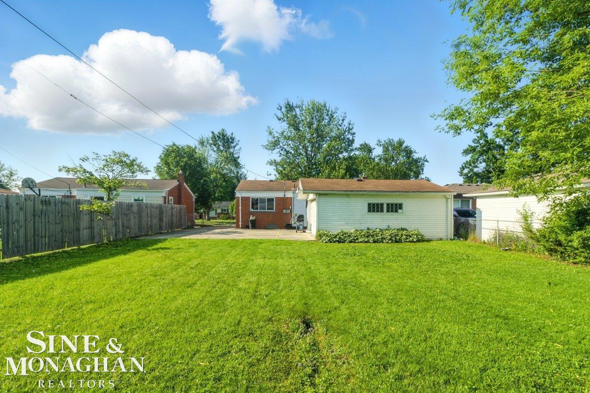 11853 Engleman Road Warren, MI 48089 - Photo 23 of 27 50178992-a5a9b5bf-a6fa-4642-ac00-4c0228a49285.JPG