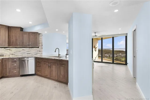 $6,500 | 9550 South Ocean Drive, Unit 1610, Jensen Beach, FL 34957