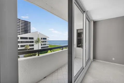 $1,175,000 | 4000 North Ocean Drive, Unit 403, Singer Island, FL 33404