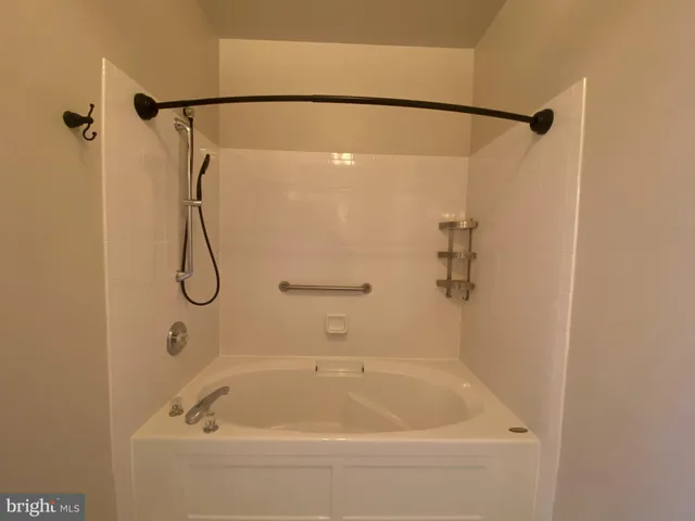 $2,300 | 76 Kyle Way, Ewing, NJ 08628