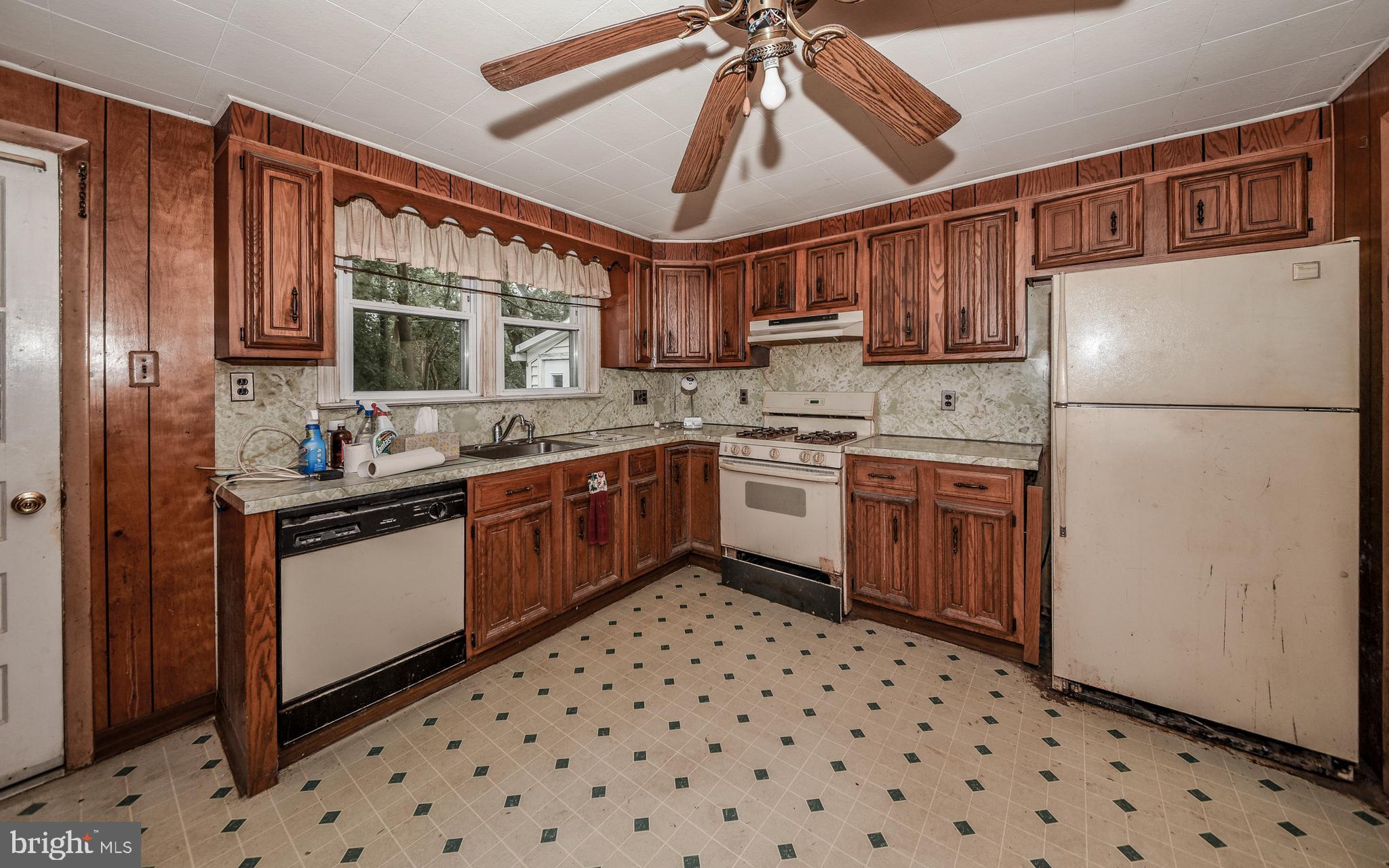 610 Burton Road Oreland, PA 19075 - Photo 8 of 26