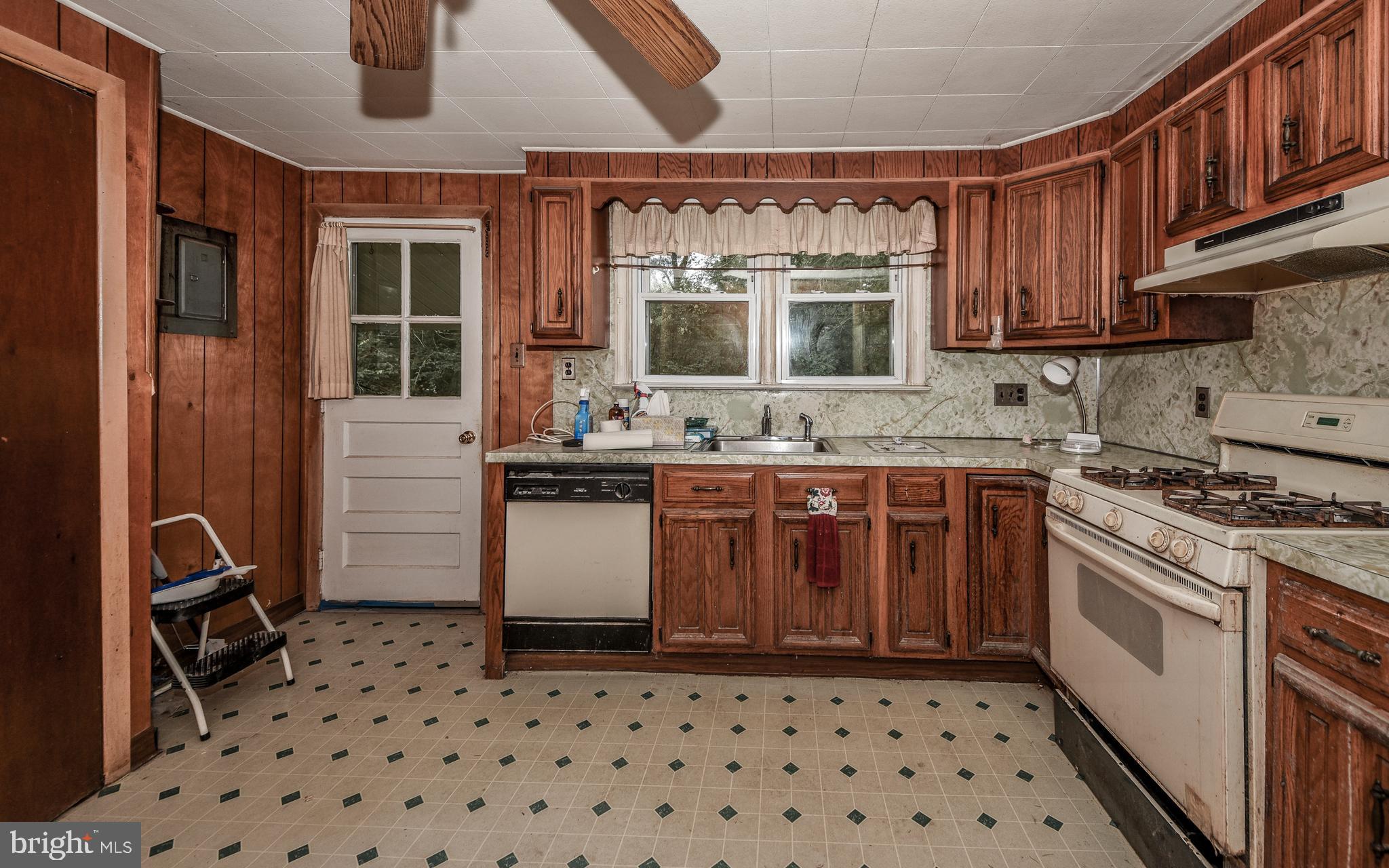 610 Burton Road Oreland, PA 19075 - Photo 10 of 26