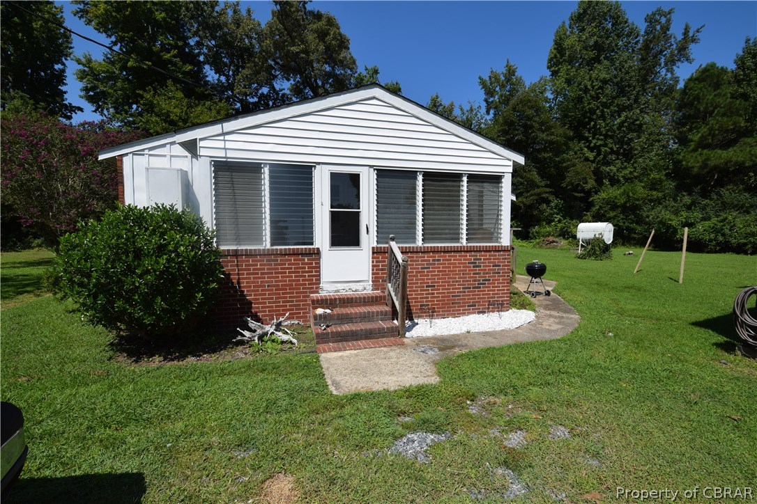 4145 Shelly Road Hayes, VA 23072 - Photo 3 of 17