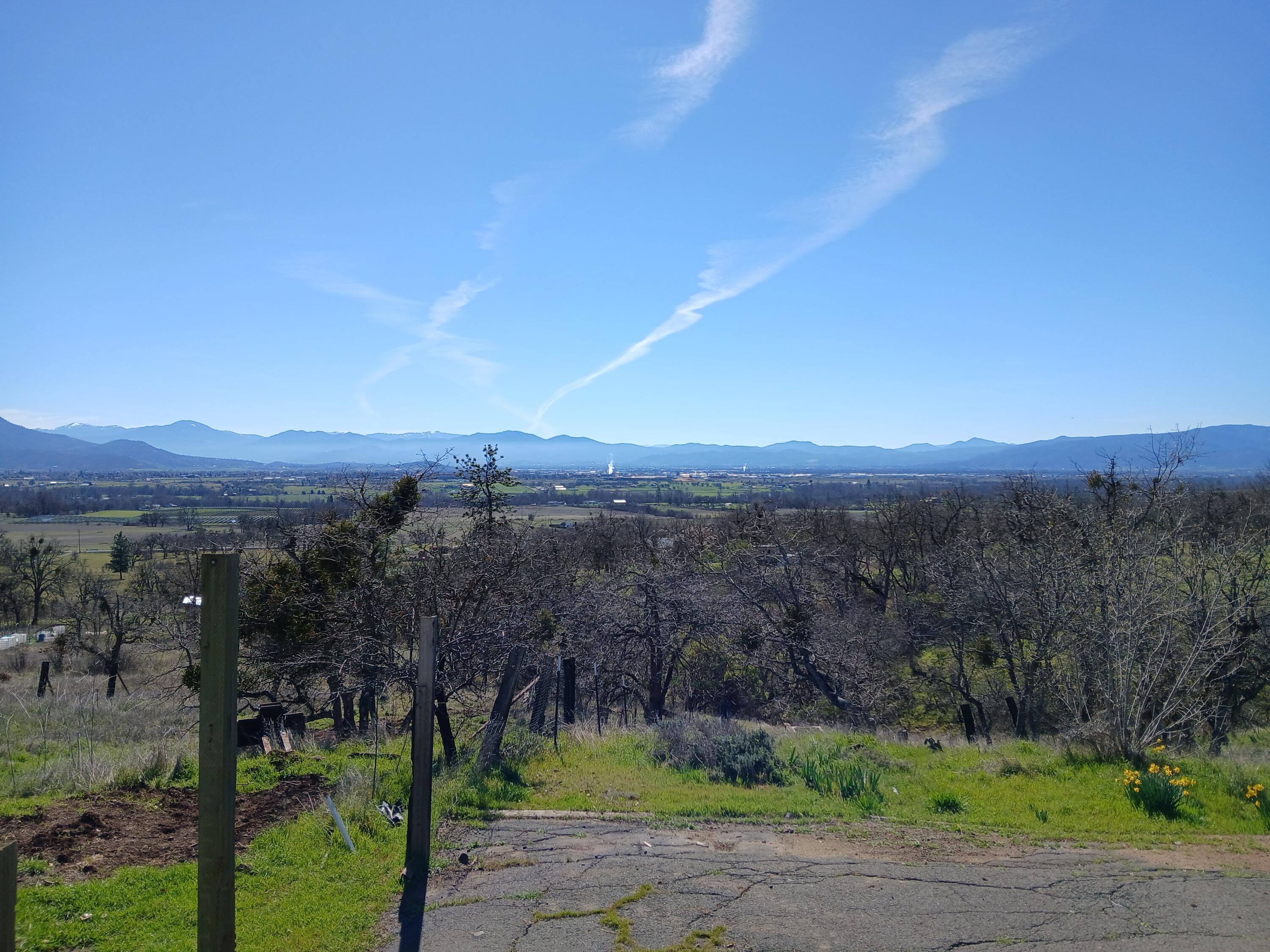1360 West Linn Road Eagle Point, OR 97524 - Photo 7 of 42