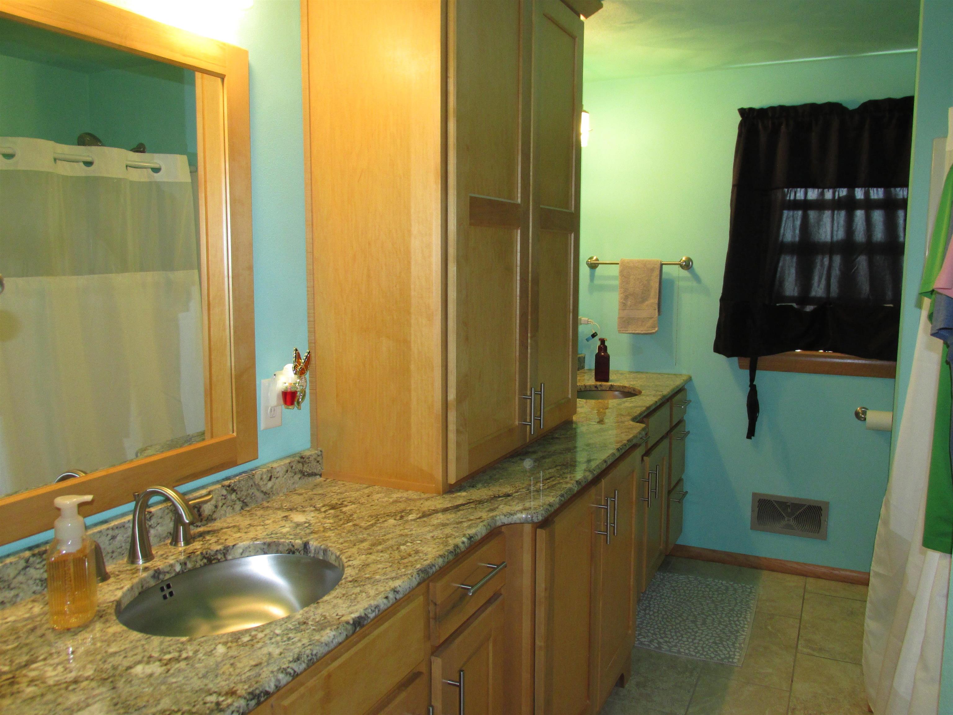 1047 East Pershing Street Appleton, WI 54911 - Photo 11 of 30 Gallery Image 11
