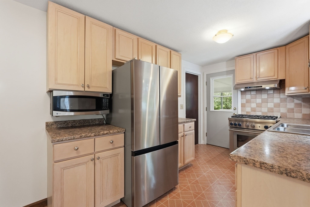 87 Logtown Road Amherst, MA 01002 - Photo 15 of 41