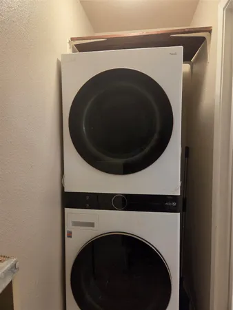 a close up view of a washer and dryer