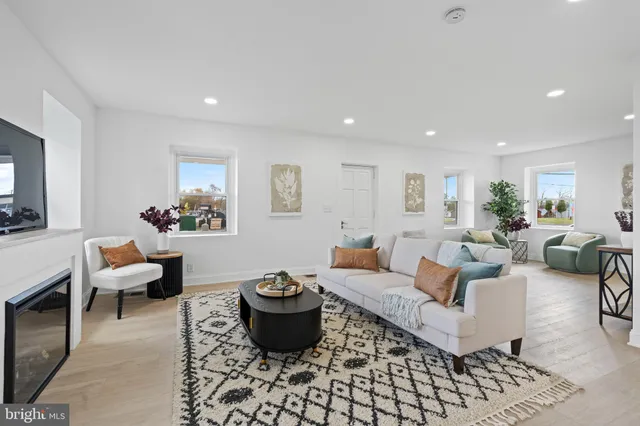 $599,900 | 924 Bethlehem Pike, Colmar, PA 18915