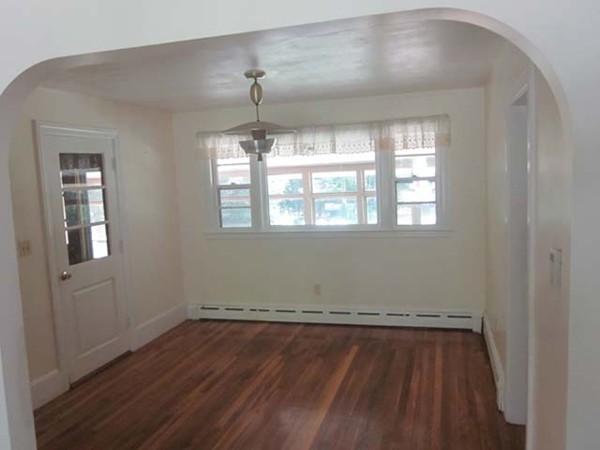 199 River Road Andover, MA 01810 - Photo 3 of 10 Gallery Image 3