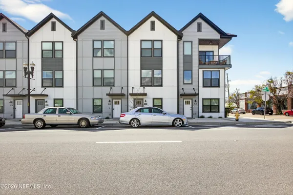 an empty room with windows and ceiling fan