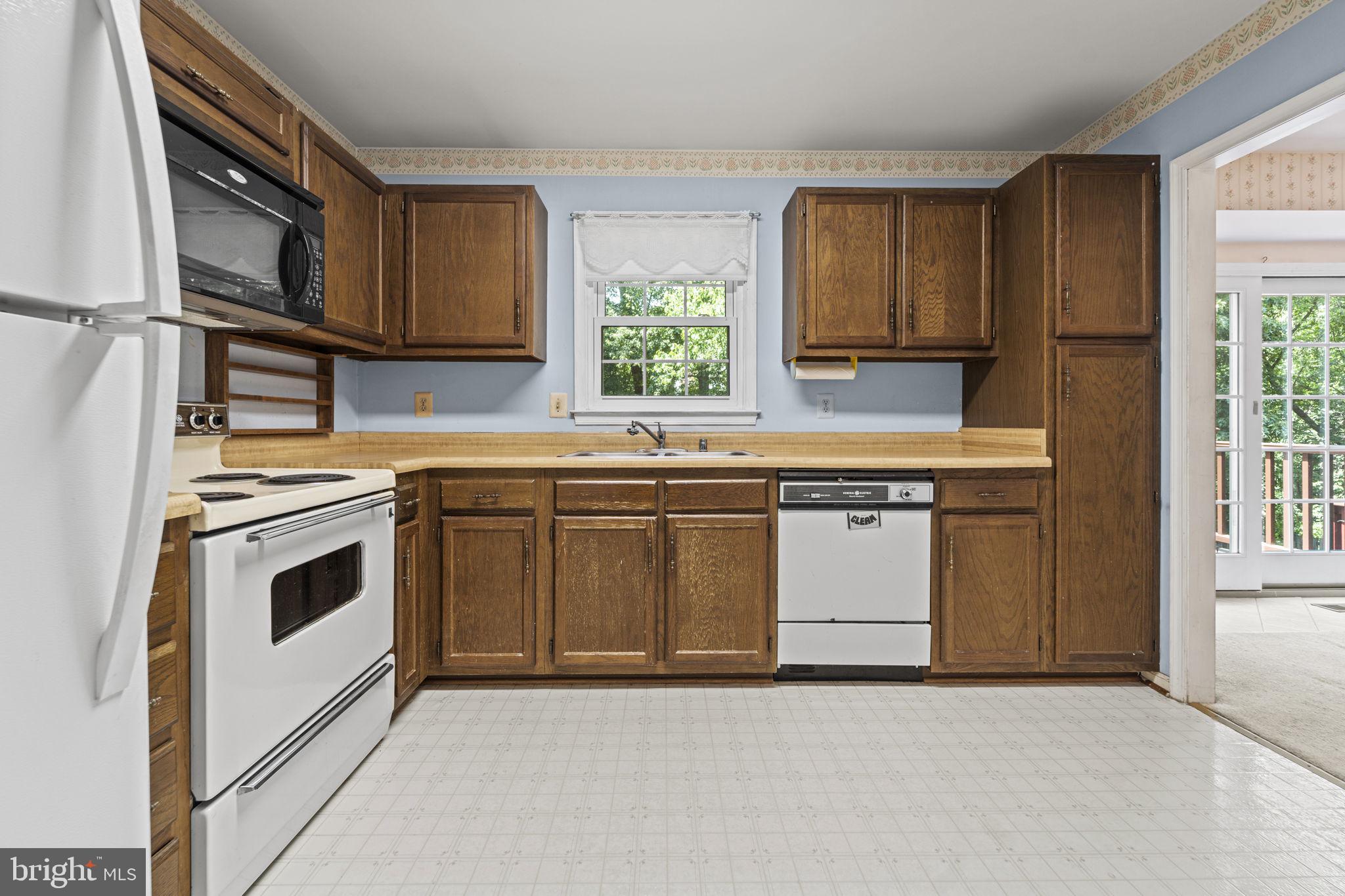 7946 Forest Path Way Springfield, VA 22153 - Photo 11 of 41 Gallery Image 11