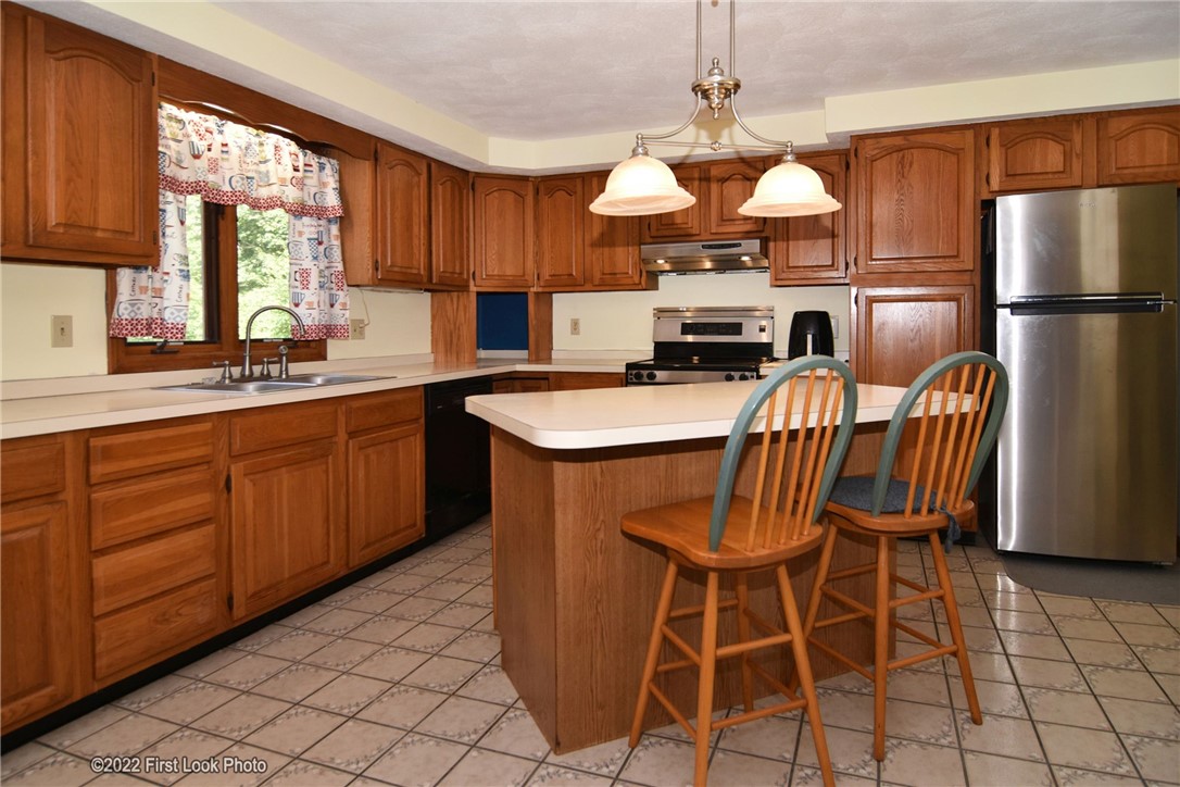 671 Chestnut Hill Road Glocester, RI 02814 - Photo 3 of 38