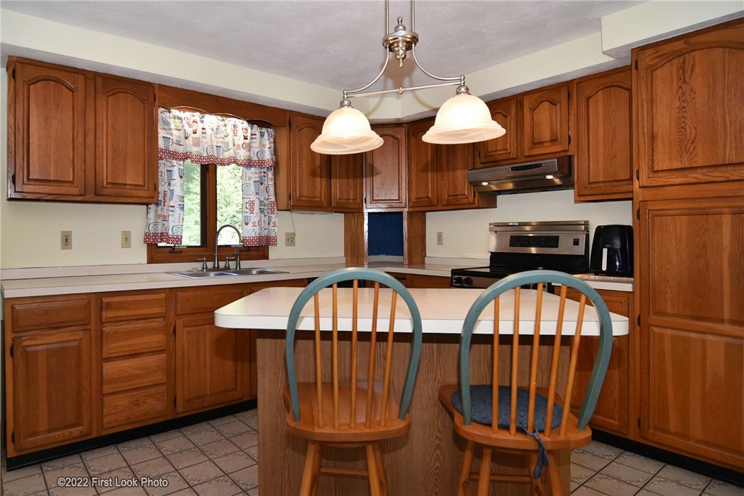 671 Chestnut Hill Road Glocester, RI 02814 - Photo 4 of 38