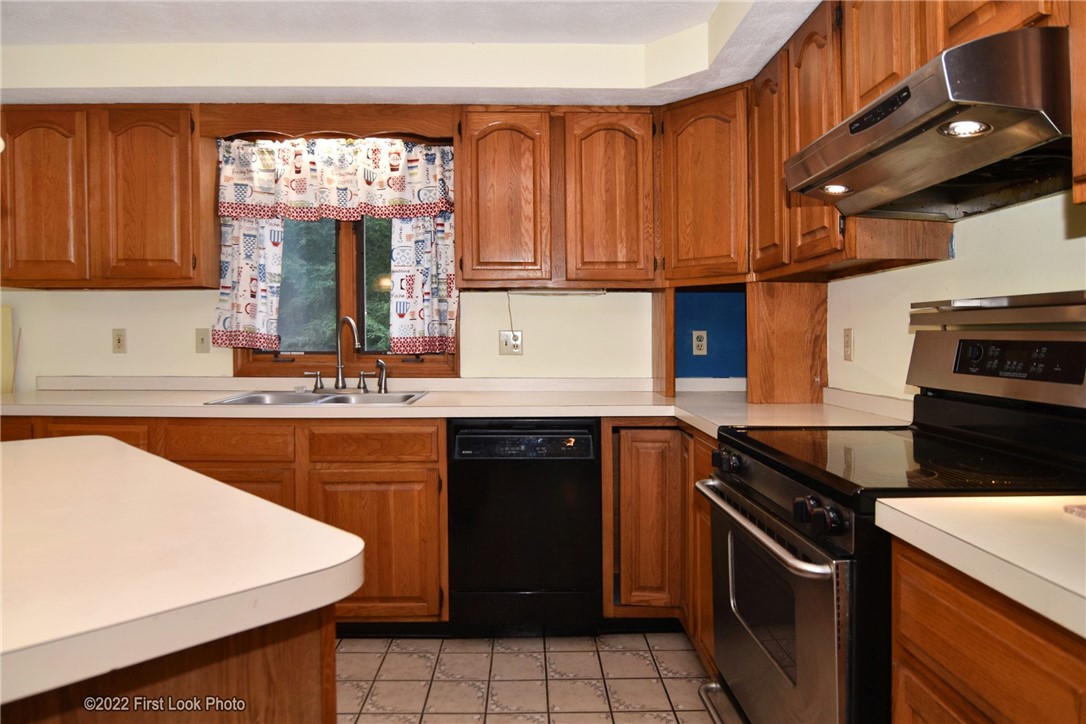 671 Chestnut Hill Road Glocester, RI 02814 - Photo 6 of 38
