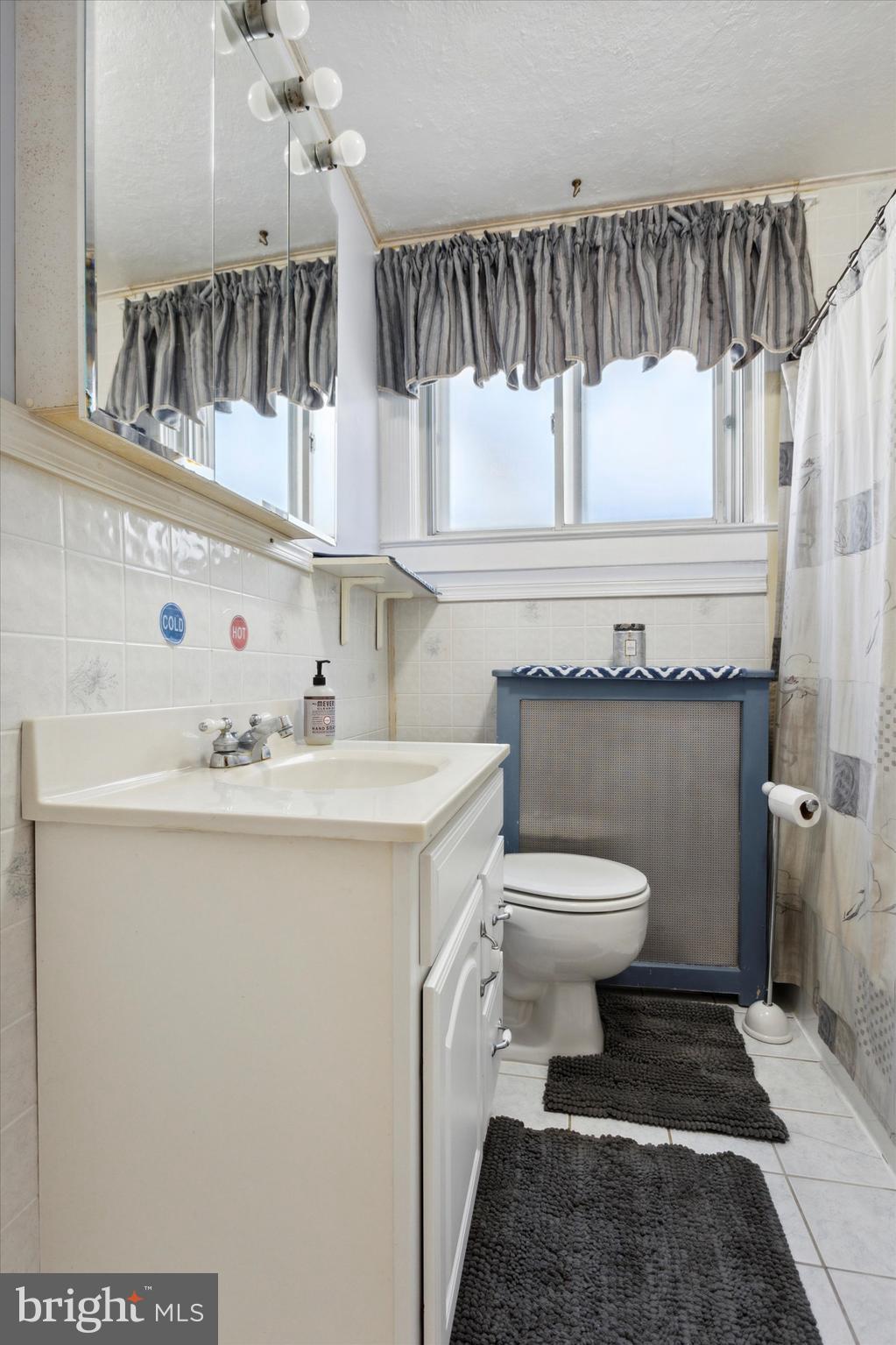 5 Oakley Road Upper Darby, PA 19082 - Photo 15 of 25 Hall Bathroom