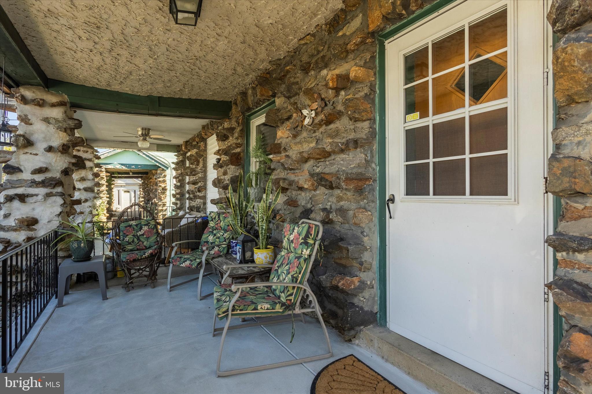 5 Oakley Road Upper Darby, PA 19082 - Photo 2 of 25 Porch