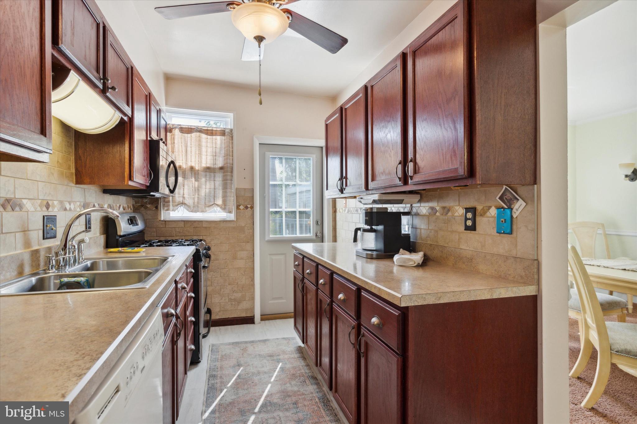 5 Oakley Road Upper Darby, PA 19082 - Photo 7 of 25 Kitchen