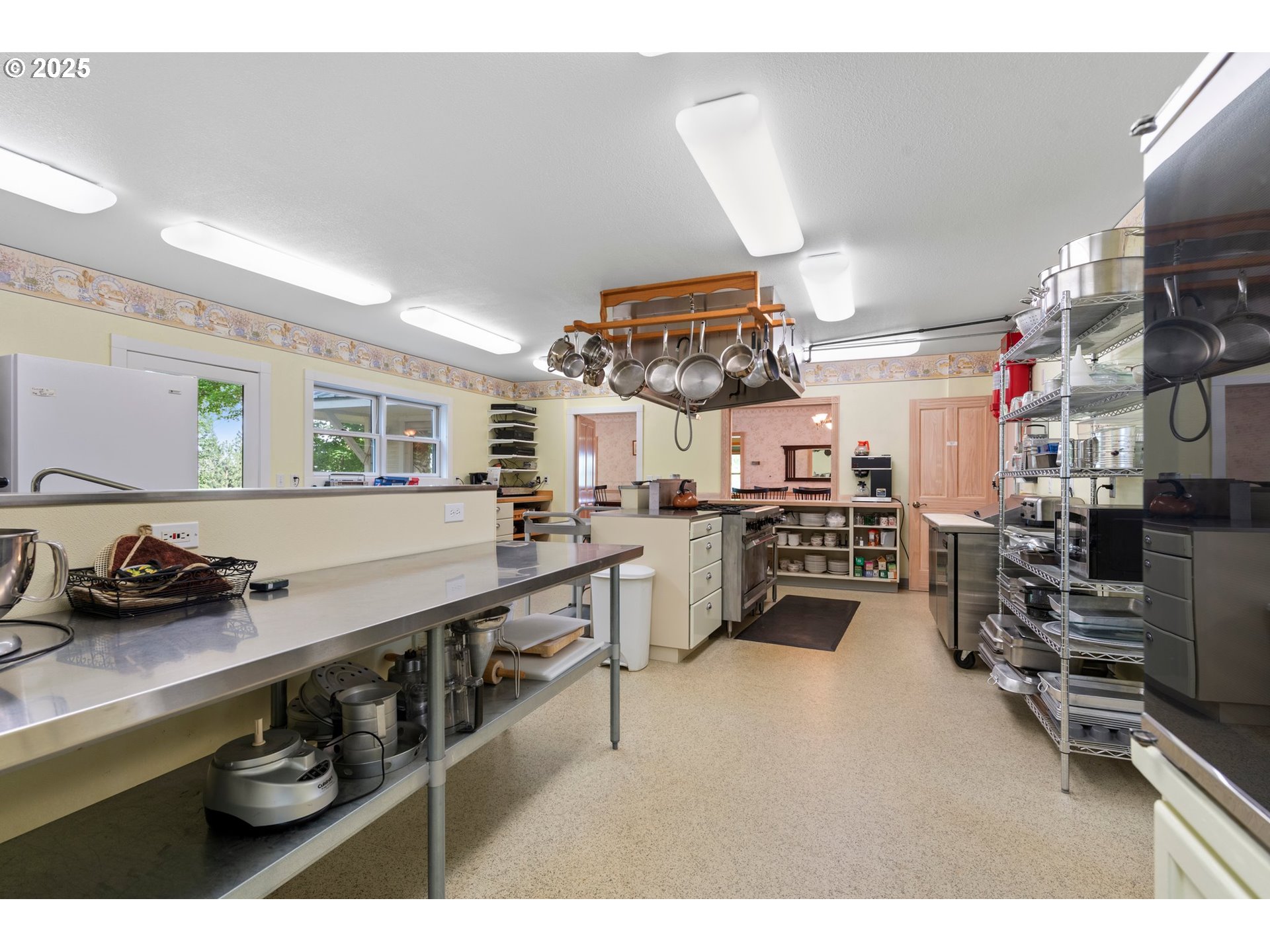 48212 Clear Creek Road Halfway, OR 97834 - Photo 12 of 47 a kitchen with lots of counter top space