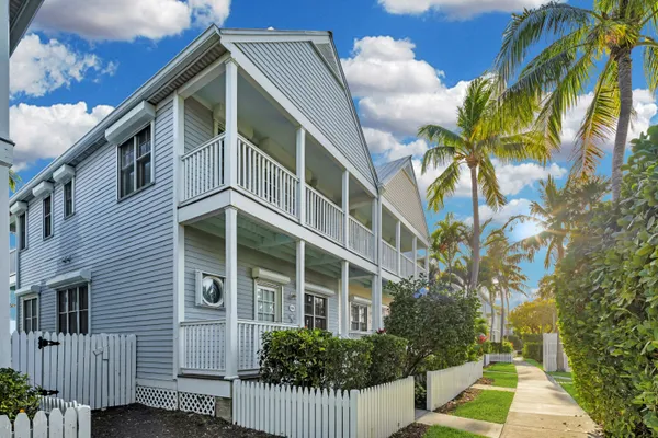 a view of a yard with palm trees