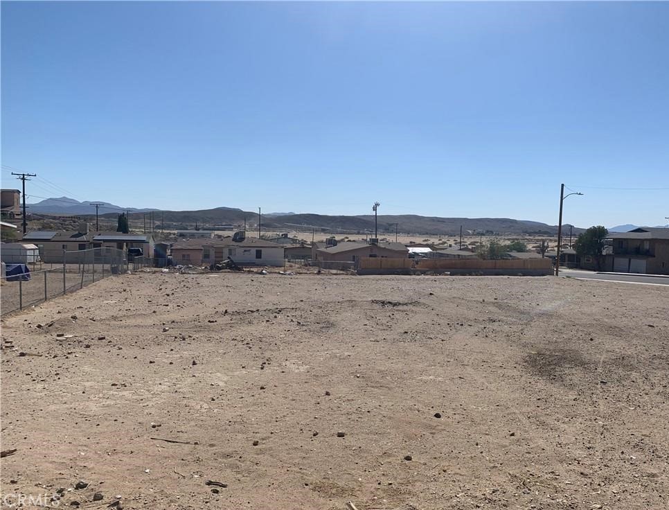 1613 1/2 Riverside Dr  