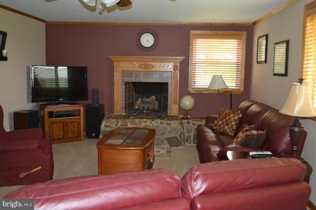 2714 Bird View Road Westminster, MD 21157 - Photo 7 of 18 Living Room