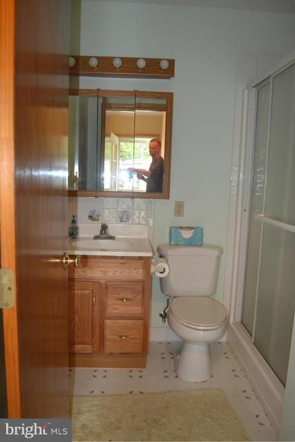 2714 Bird View Road Westminster, MD 21157 - Photo 9 of 18 Bath