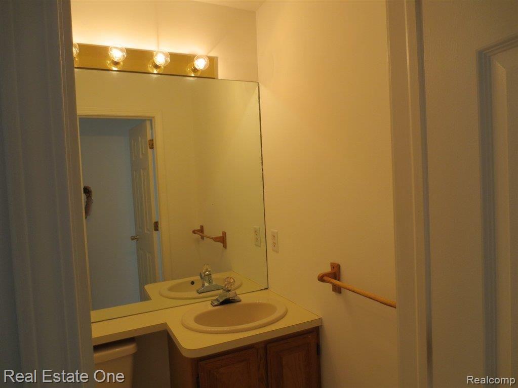 1655 Ridgecrest Rochester, MI 48306 - Photo 14 of 19 IMG_1487.JPG