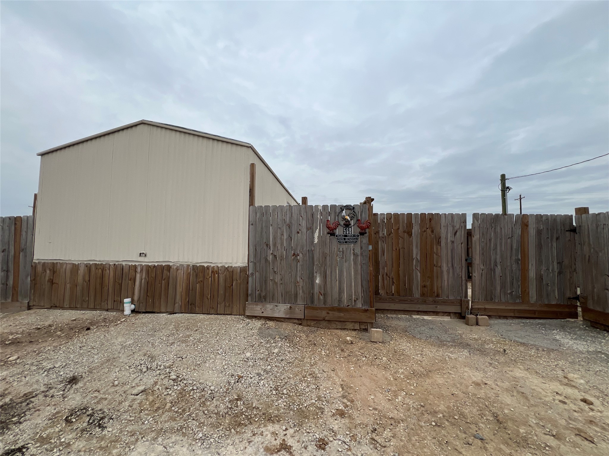 568 5914-10 Road Cleveland, TX 77327 - Photo 3 of 11 a view of a backyard