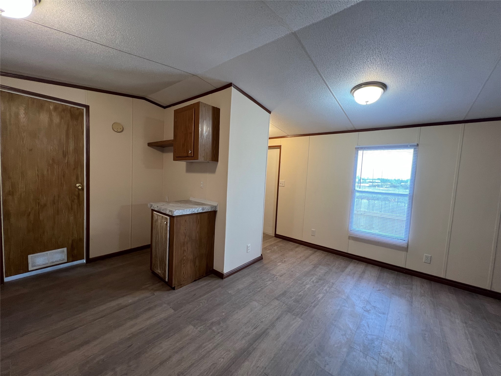 568 5914-10 Road Cleveland, TX 77327 - Photo 5 of 11 a view of an empty room with wooden floor and a window