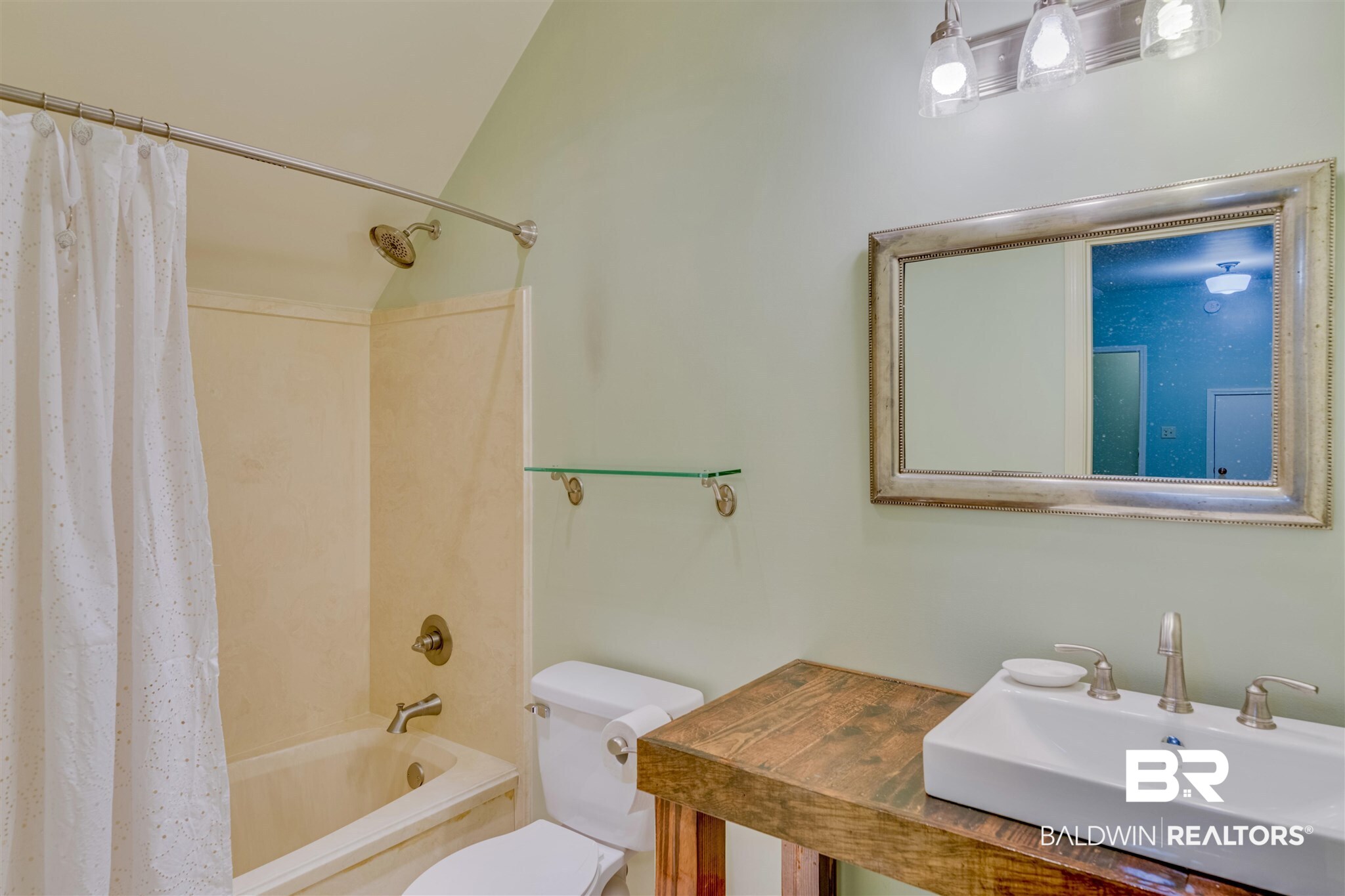 102 Majors Run Fairhope, AL 36532 - Photo 29 of 34 Upstairs bath