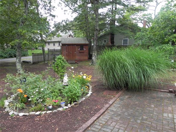 8 Phillips Road Wareham, MA 02558 - Photo 3 of 11