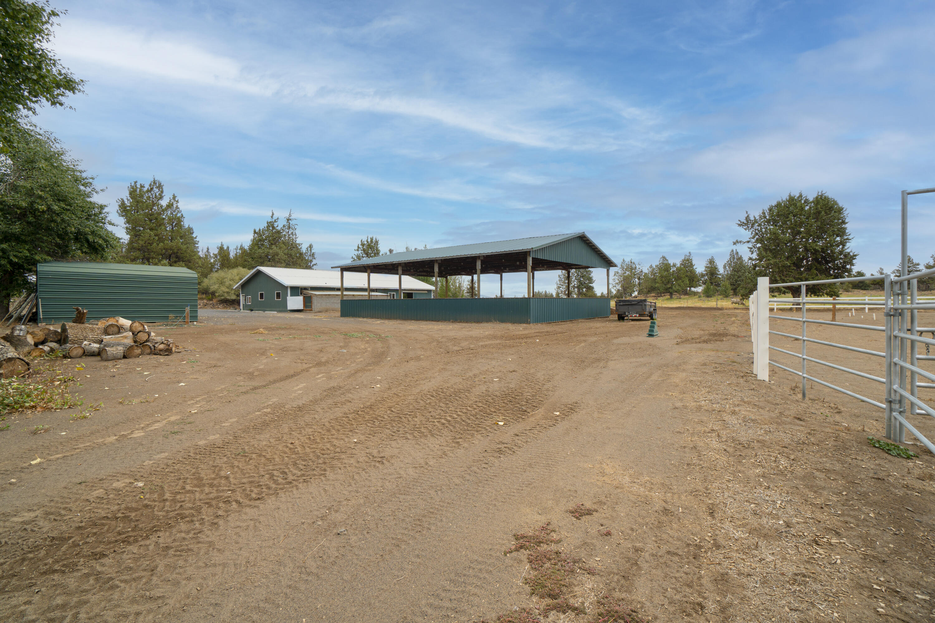 22075 Bear Creek Road Bend, OR 97701 - Photo 61 of 95 22075-202