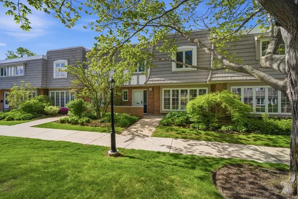 $539,000 | 1490 Avignon Court, Highland Park, IL 60035
