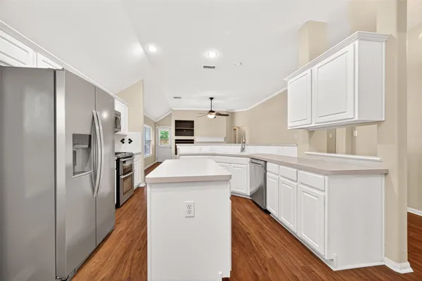 $390,000 | 18 Mulberry Glen Place, Spring, TX 77382