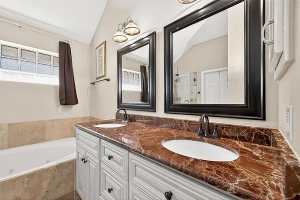 $390,000 | 18 Mulberry Glen Place, Spring, TX 77382