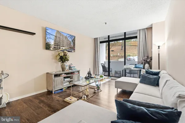 $260,000 | 5911 Edsall Road, Unit 0G13, Alexandria, VA 22304