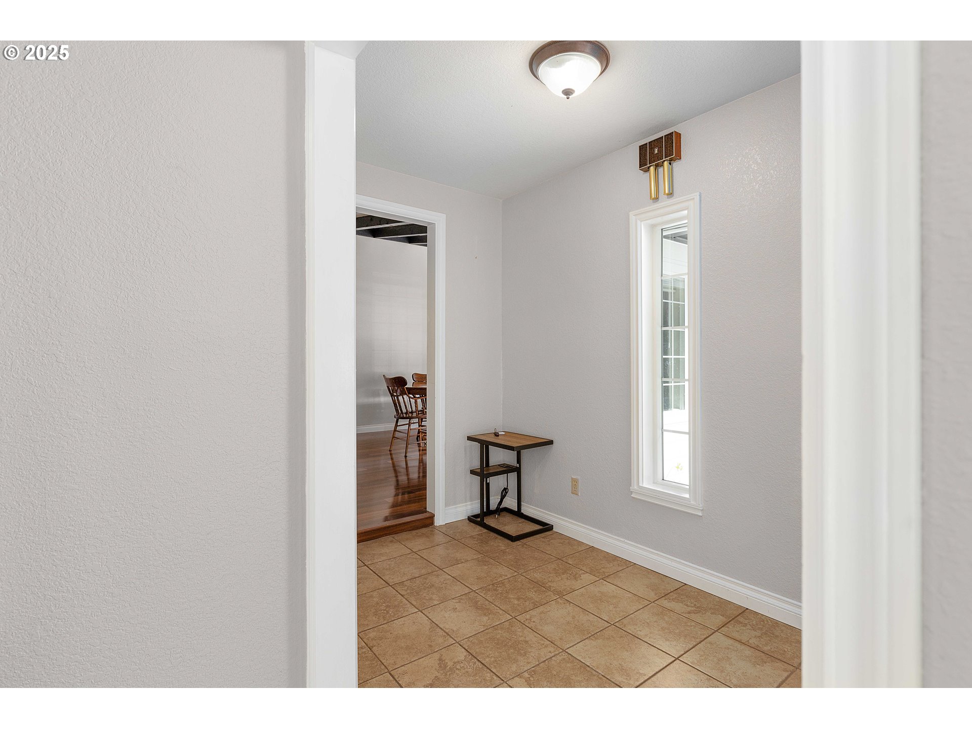 3993 Melqua Road Roseburg, OR 97471 - Photo 15 of 48 a view of a livingroom and a window