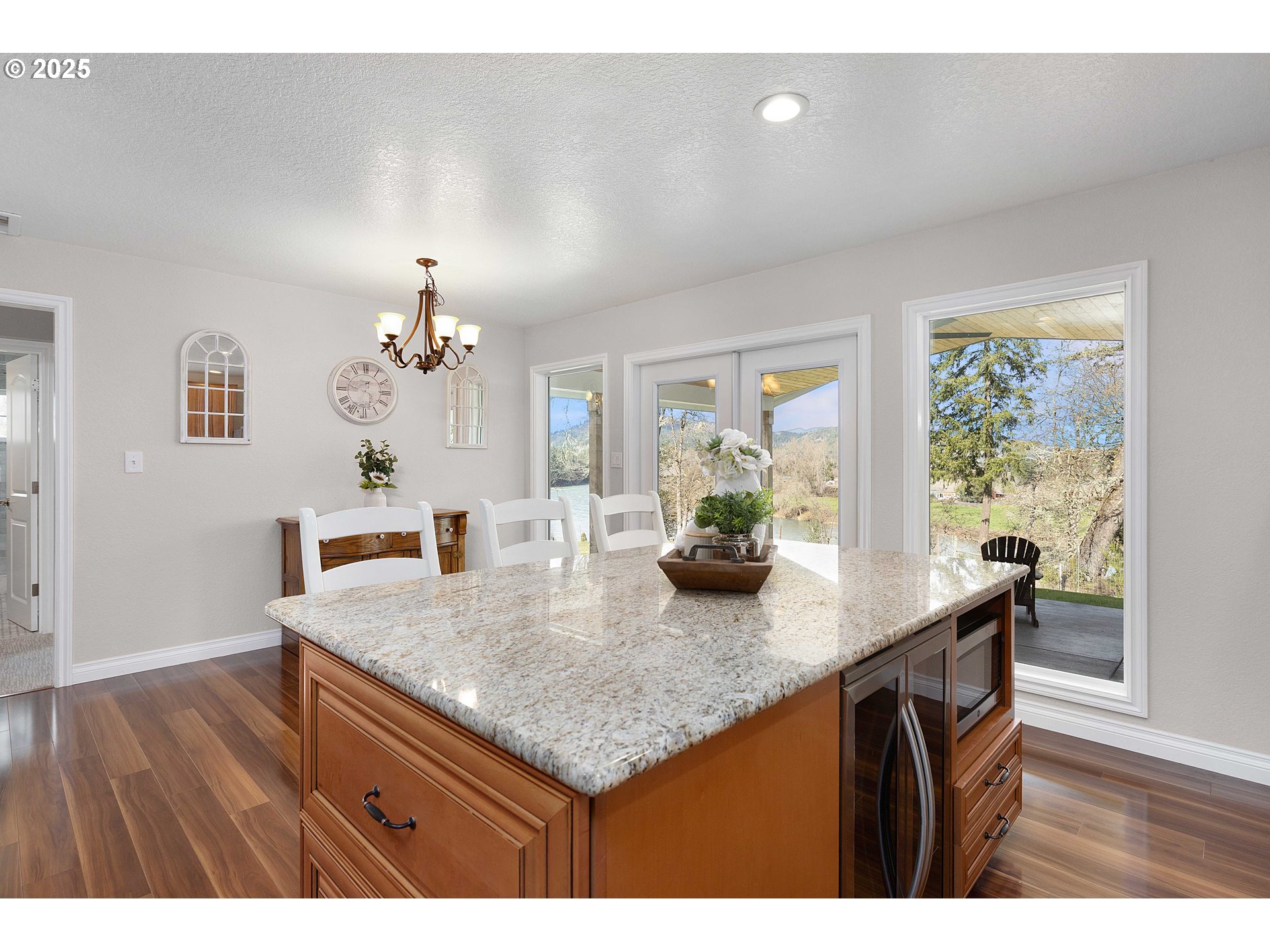 3993 Melqua Road Roseburg, OR 97471 - Photo 21 of 48 a kitchen with a table and chairs